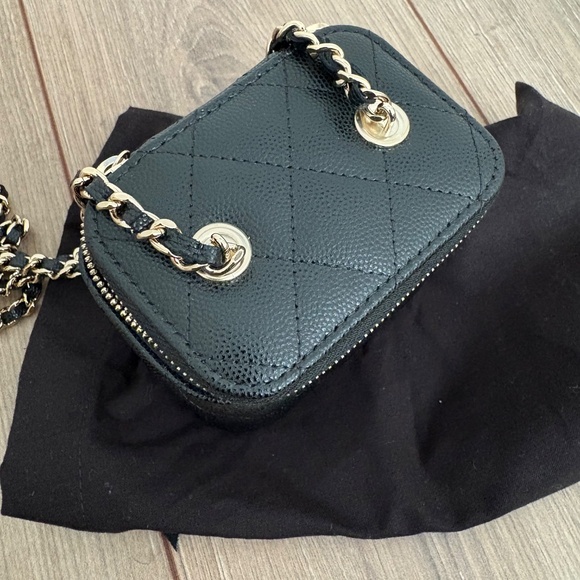 Authentic chanel mini caviar vanity - Picture 3 of 6